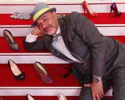 Christian Louboutin Pernah Coba Pakai High Heels