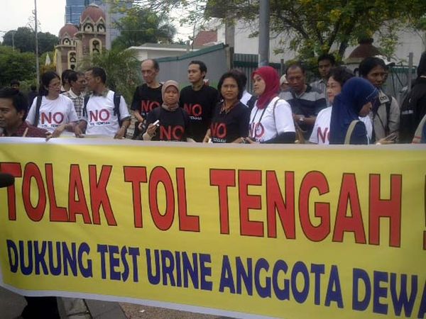 Demo Tolak Tol Tengah