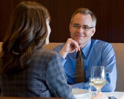 Wanita Kaya Lebih Tertarik Pada Pria Tua