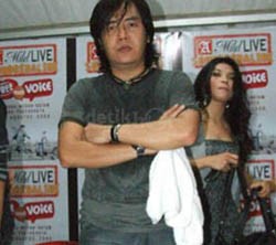 Ari Lasso Satu Cinta dengan Sandy Canester
