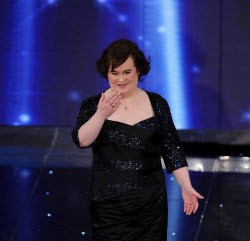 Susan Boyle Tertarik Recycle Lagu AC/DC