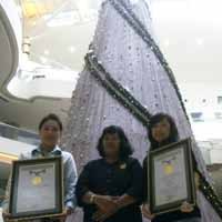 Pohon Natal dari Permen Setinggi 20,5 Meter Raih MURI