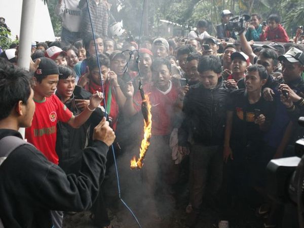 Tiket Kacau, PSSI Diserbu Suporter