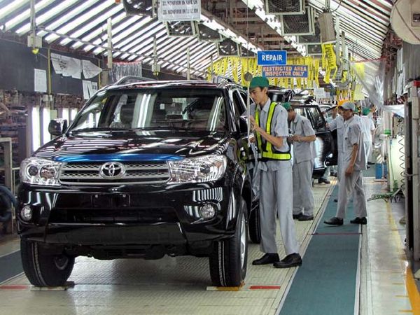 Melongok Pabrik Toyota