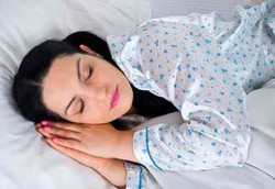 Tidur 8 Jam Sehari Bikin Wanita Tampak Lebih Cantik