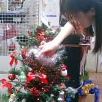 Pernak-pernik Natal Murah di Pasar Atom