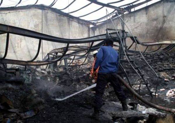 Pabrik Plastik di Cengkareng Terbakar