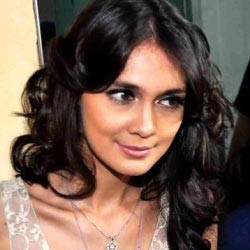 Luna Maya Akhirnya Jadi Saksi di Sidang Ariel