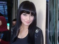 Titi Kamal Serba Hitam