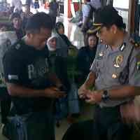Jelang Natal, Polisi Razia Penumpang di Stasiun