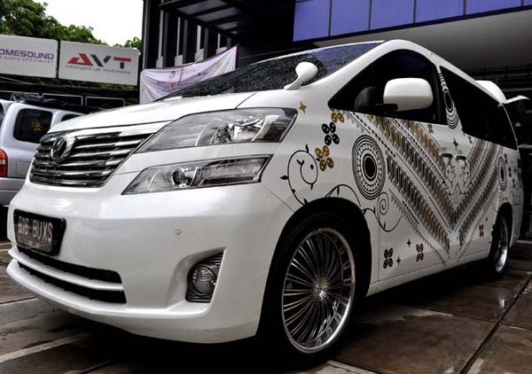 VJ Daniel Ngebatik Mobil