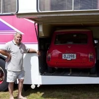 Mini Mungil Penghibur Gadis Muda