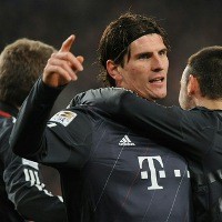 Gomez Hat-trick, Bayern Permalukan Stuttgart