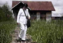 Bidan Asiwei Mendobrak Tradisi Susu Santan Bayi Menjadi ASI