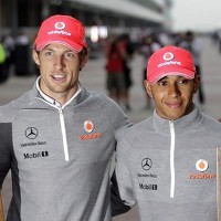 Hamilton Paling Cool, Button Teman Minum Favorit
