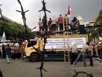 Ribuan Petani Tebu Demo Kantor Gubernur