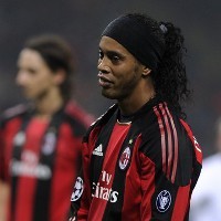 Dinho Didekati Mantan Klubnya