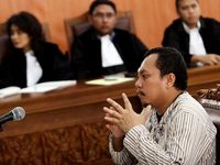 Gayus Dituntut 20 Tahun Penjara