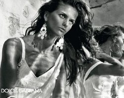 Iklan Fashion Tahun 2011 Didominasi Model Seksi