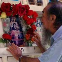 Untuk Menyambung Hidup, Pak Chris Berjualan Chrispi