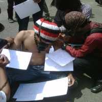 Aksi Seniman Dance on Earth di Kampus UPI Hipnotis Penonton