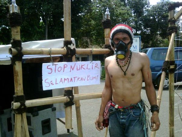 Aksi Seniman Dance on Earth