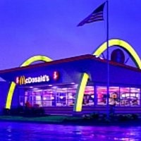 McD Ngisi Perut Mobil Listrik