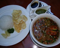 Nikmatnya Soto Bandung ala Savoy Homann