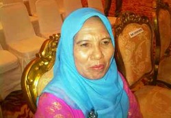 Roosmany, Bidan Tua yang Haus Ilmu