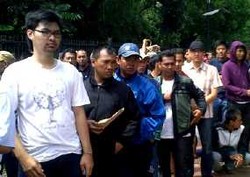 Tiket Final AFF Kategori I Habis, Ratusan Pengantre Kesal