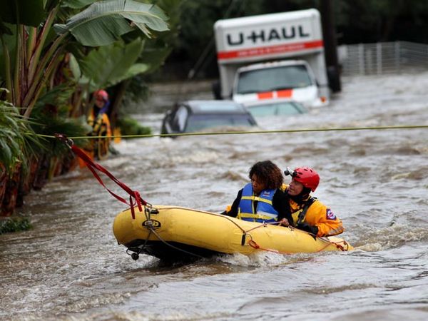 Diterjang Badai, California Terendam