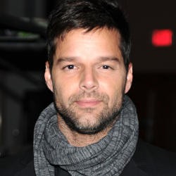 Ricky Martin Ingin Adopsi Anak