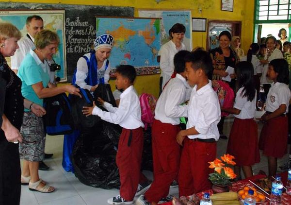 Kedubes Rusia Bantu Siswa SD