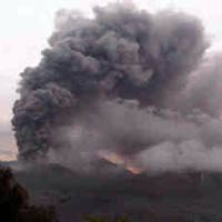 Semburan Abu Bromo Ganggu Penerbangan Rute Surabaya-Bali