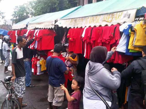 Kostum Tim Garuda Laris Manis