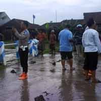 Polisi Kerahkan 4 Perahu Karet dan 10 Truk untuk Evakuasi Warga