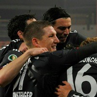 Wolfsburg Tersingkir, Bayern Melaju