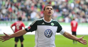 Dzeko Tak Akan Pergi di Januari