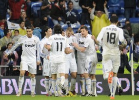 Benzema & Ronaldo Hat-trick, Madrid Bantai Levante