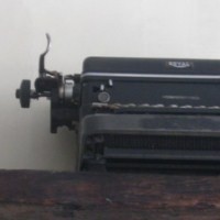  Mesin Tik Usang dan Mahasiswa Sekarang 