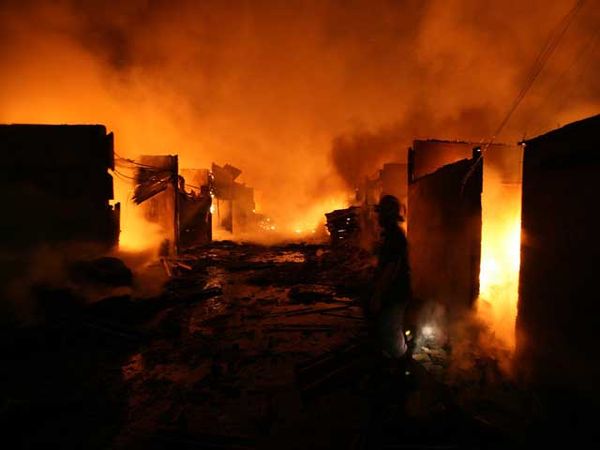 Pasar Loak Surabaya Terbakar