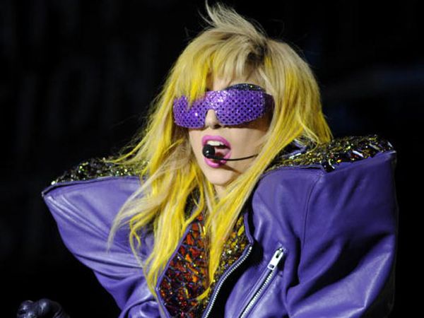 Serba-serbi Gaya Unik Lady Gaga