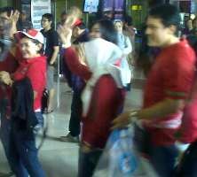 Pendukung Timnas Indonesia Merahkan Bandara Cengkareng