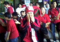 Pendukung Garuda Merahkan Bandara Cengkareng