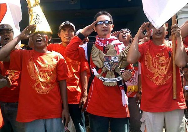Aksi Warga Kremil Dukung Timnas Indonesia