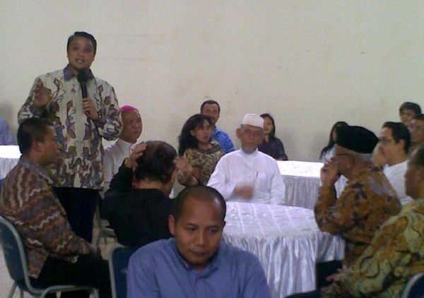 Wagub Jabar & Wawalkot Bandung Kunjungi Katedral 