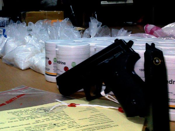 Polisi Beberkan Kasus Narkoba 2010