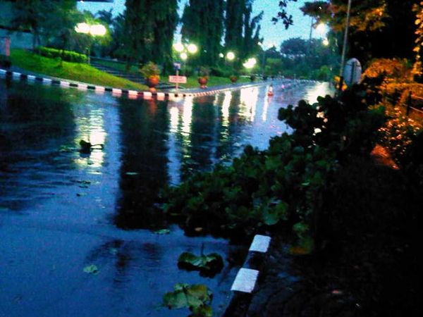 Angin Kencang Terjang DPR