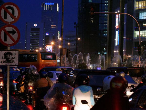 Bundaran HI Merayap Pasca Hujan