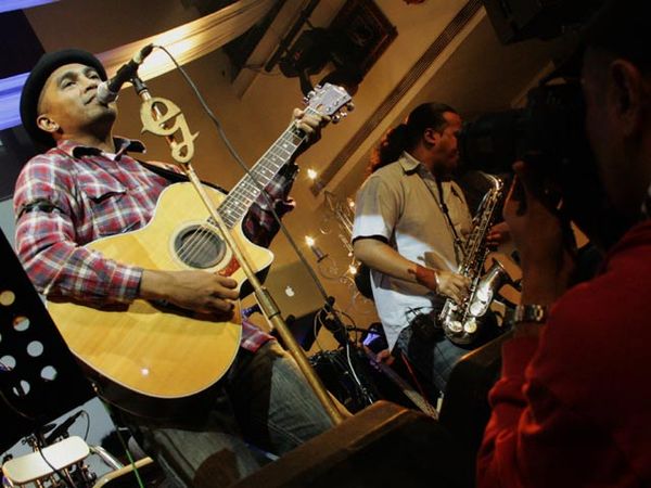 Glenn Fredly Berseri Kembali